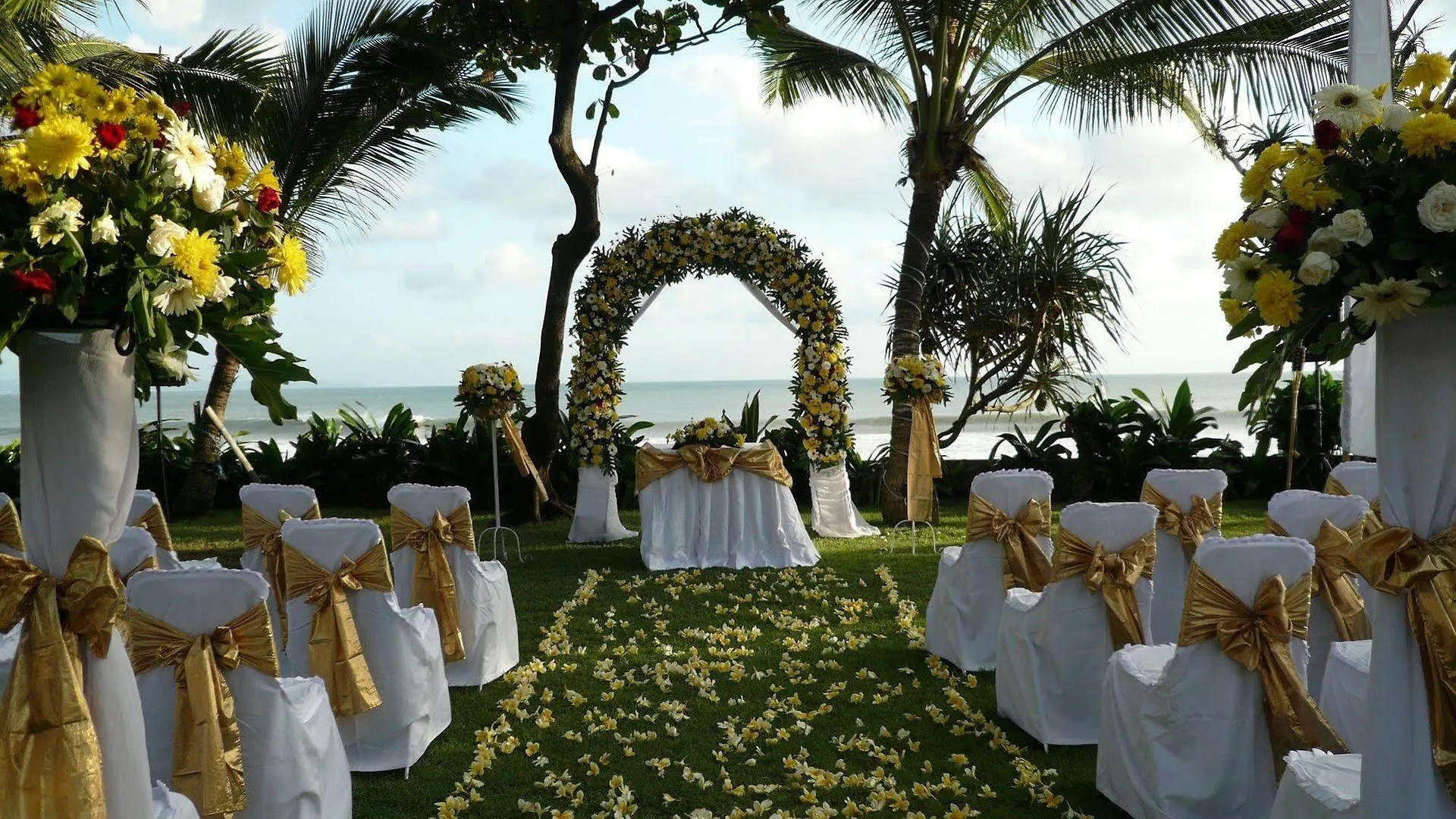 Legong Keraton Beach Hotel Canggu   Canggu (Bali)